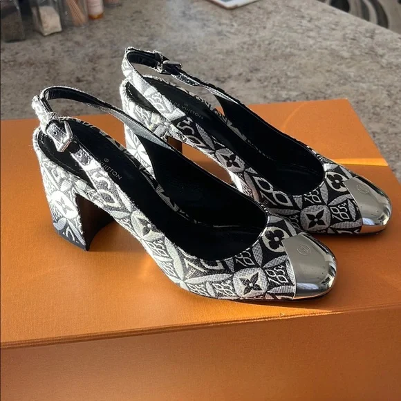 Louis Vuitton Victorian Shoes - Picture 2 of 9